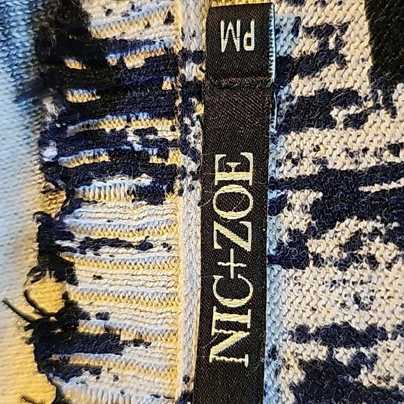 Nic & Zoe pop over crew neck sweater cream and blue. PM. Raw hem. - Picture 7 of 8